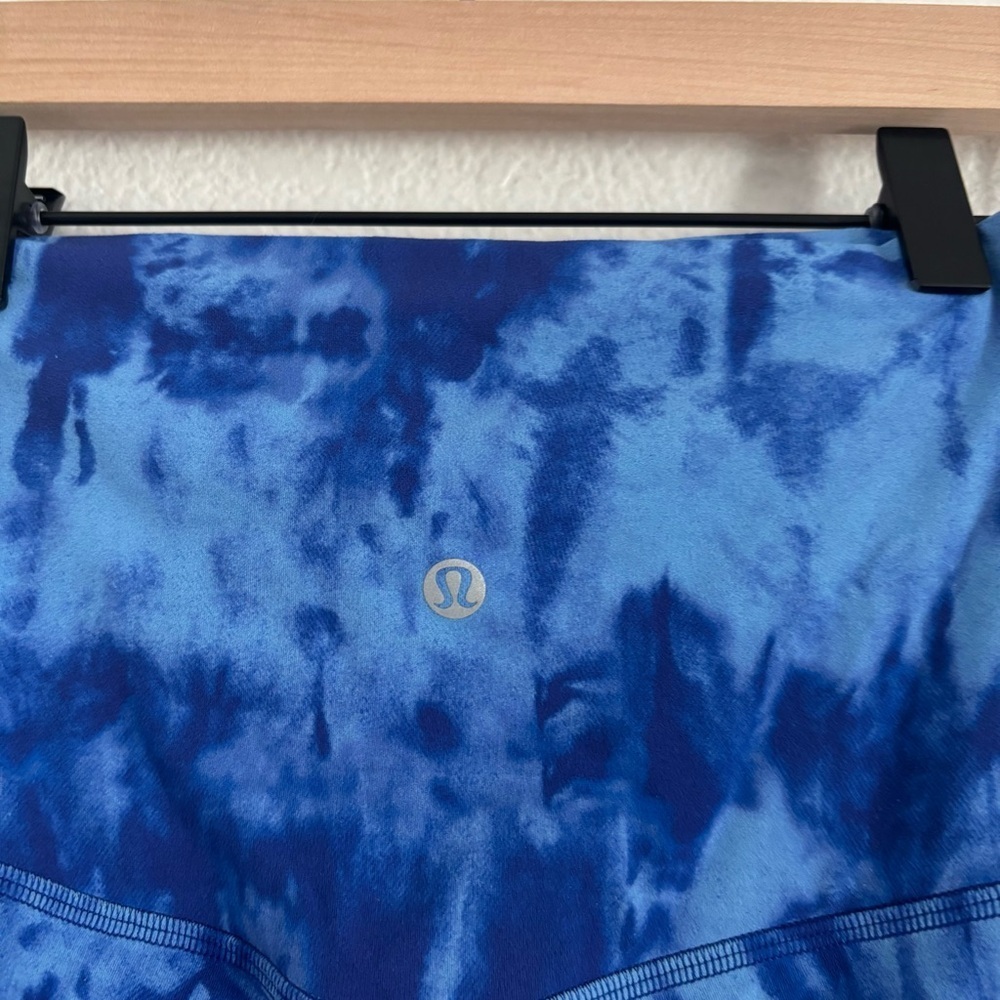 Lululemon Women's Size 4 Blue Tie Dye Align Super High Rise Shorts - Picture 4 of 5
